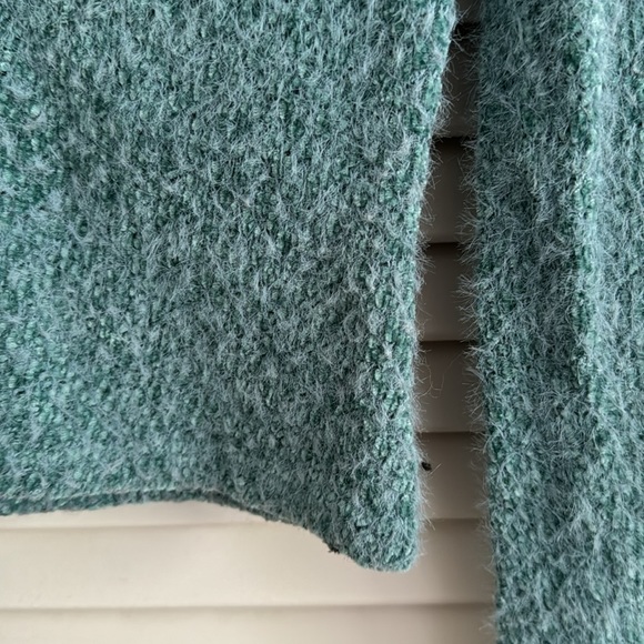 Altar’d State blue v-neck cropped long sleeve sweater size xs - Picture 4 of 4